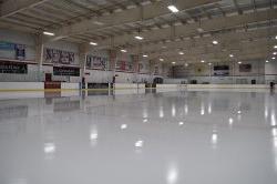 十大博彩推荐排名州立大学冰场内的一个溜冰场的照片.
